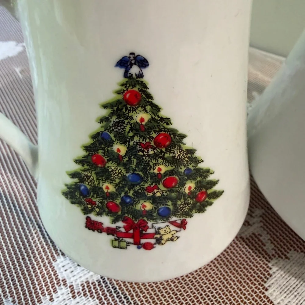 Sea Gull Fine China Cream and Sugar Set White Christmas Tree Gold Trim Excellent